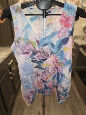 Time and Tru Floral V-Neck Tank Top - Blue Pink